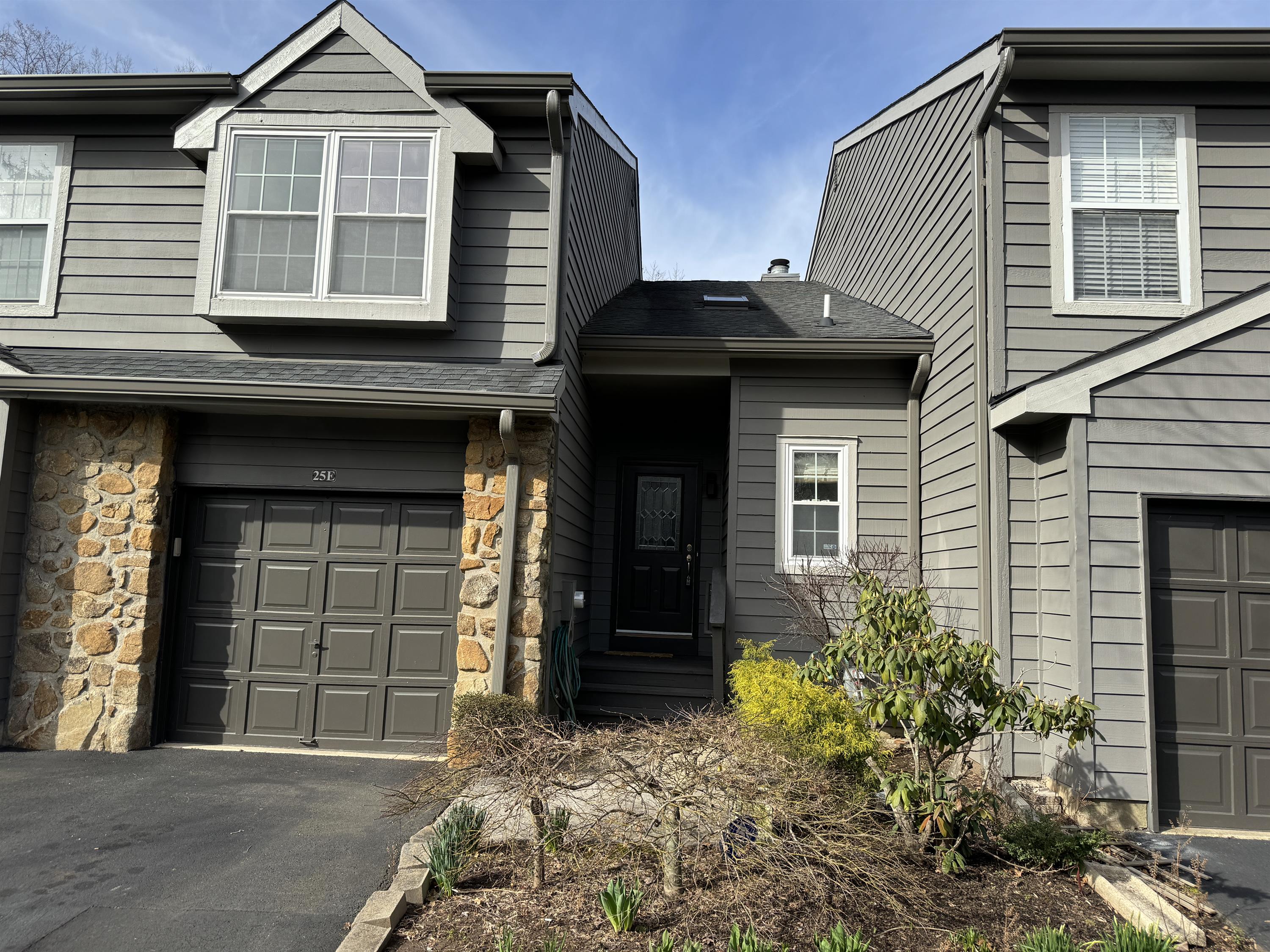 25 E Chestnut Court